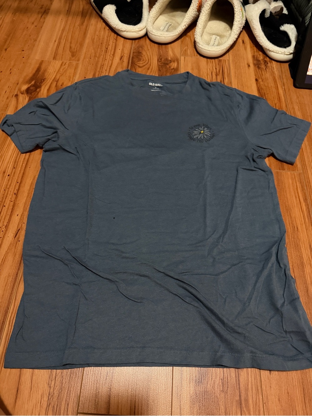 Old Navy Slate Blue Short-Sleeve Daisy Graphic Tee